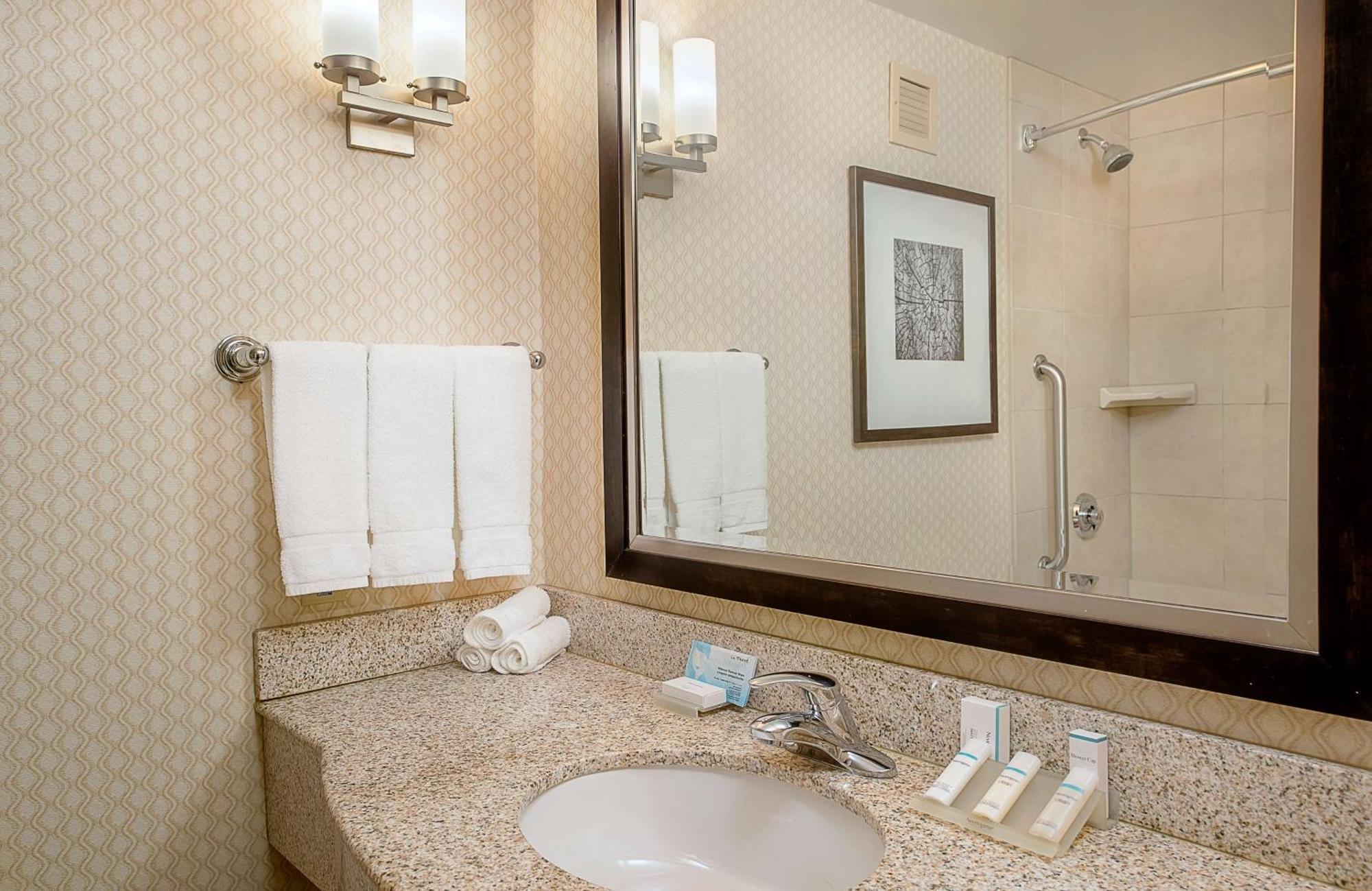 Hilton Garden Inn St. Louis Airport Berkeley Exterior photo